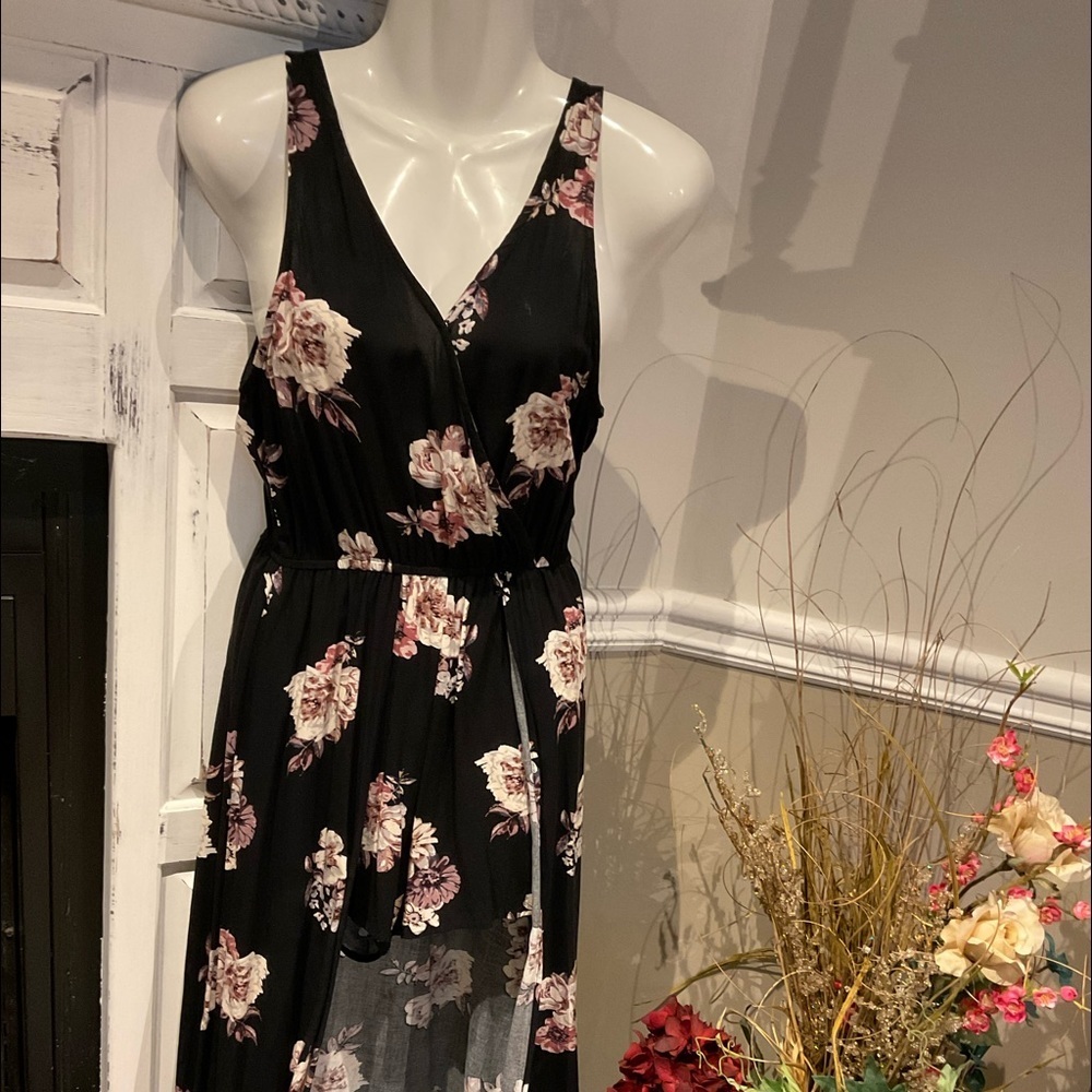 C Black Floral Shorts Romper with Train Size Small